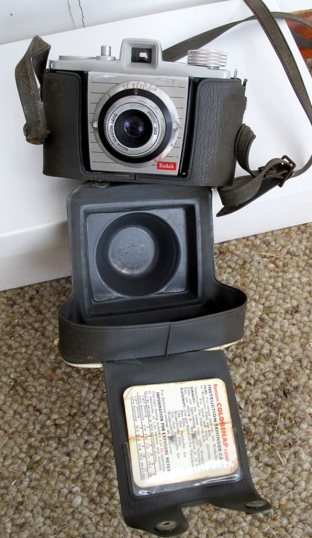 Eine Kamera über einem Standort positioniert.