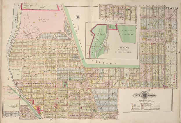 Alte Karte von Indianapolis, Indiana, zeigt Straßen, Parks, Landmarken und Text auf vergilbtem Papier.