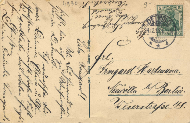 Eine deutsche Postkarte aus dem Jahr 1930 mit einer 5-Cent-Marke, auf der "Deutsches Reich" steht.