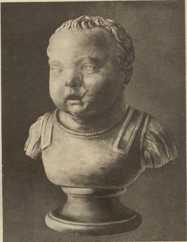 Ein schwarz-weißes Kindergesicht auf einem Sockel, mit ernstem Ausdruck, direkt in die Kamera schauend, mit der Beschriftung "Kindergesicht" unten.