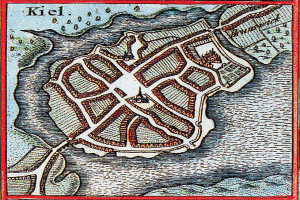 Ein detaillierter Stadtplan von Kiel, der Straßen, Gebäude und Sehenswürdigkeiten zeigt, mit Text oben und unten im Bild.