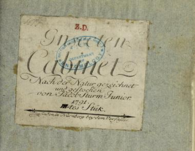 Ein altes Buch mit dem Titel "Z.D. Nürnberg, Deutschland, 1791" mit einem Stempel, der die Erstausgabe anzeigt, mit handgeschriebenem Text auf seinen Seiten.