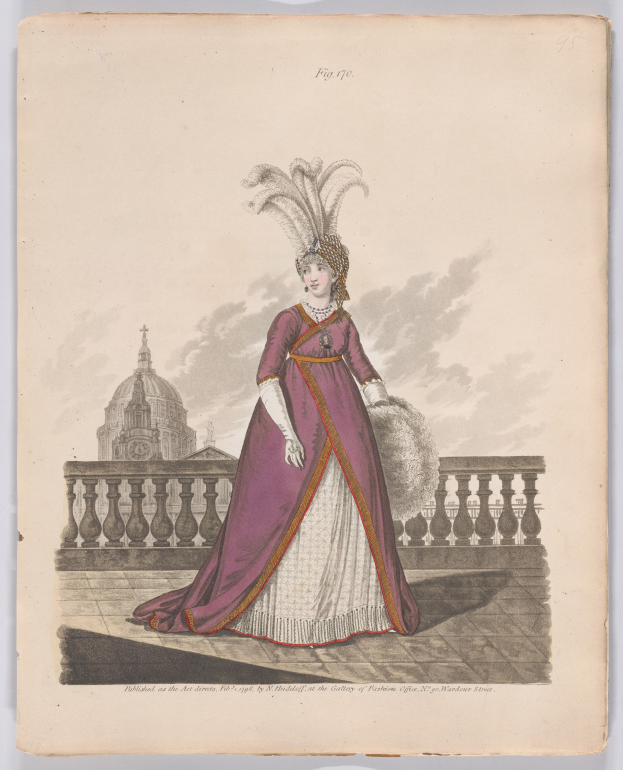 Frau in einem violetten und weißen Federkleid, die an einem Geländer steht, mit einem Gebäude und Wolken im Hintergrund, beschriftet mit "Mode von New York, New Yorker Straße, 1790".