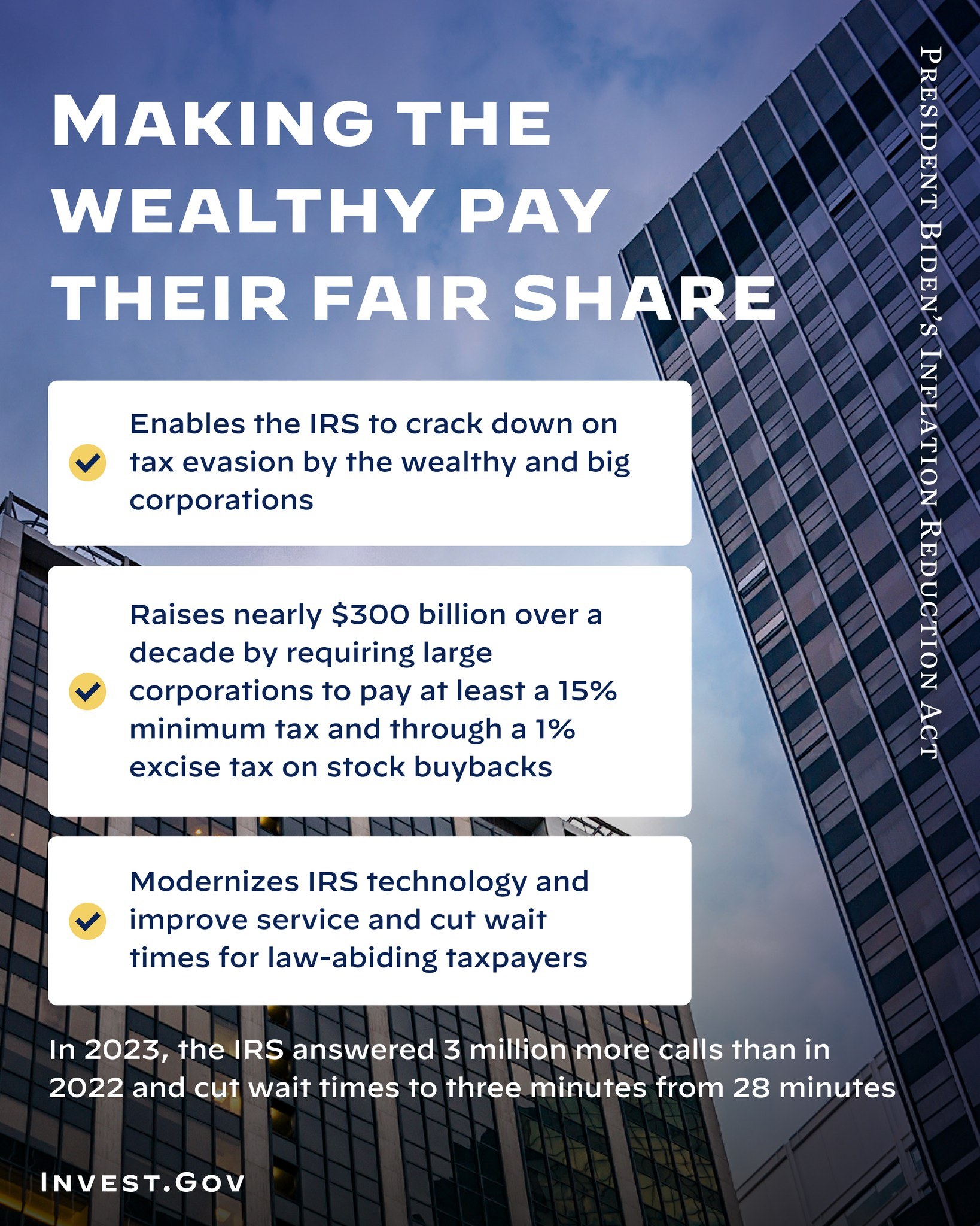 Plakat mit dem Text "Machen die Reichen ihren fairen Anteil" vor einem Hintergrund von Gebäuden und einem bewölkten Himmel.