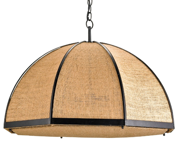 Eine Kristallleuchte vor einem weißen Hintergrund.