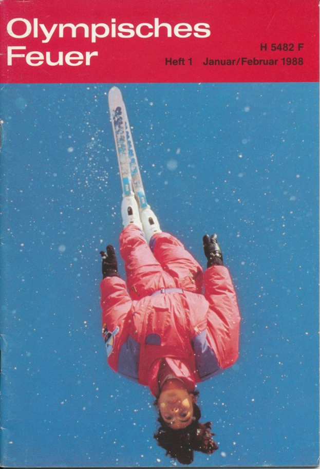 Ein Buchumschlag mit einem Skifahrer in der Luft, der einen Skianzug trägt, mit der Inschrift "Olympische Spiele Feuer - Heft 1 - Januar/Februar 1988"
