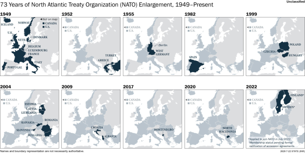 Karte veranschaulicht die Erweiterung der NATO von 1949 bis heute, wobei die Regionen farblich nach dem Jahr des Beitritts unterteilt sind und ein Titel zusätzliche Informationen bereitstellt.