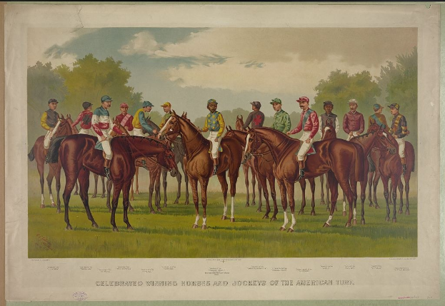 Gruppe von Menschen, die auf einem saftig grünen Feld mit Bäumen im Hintergrund und einem hellblauen Himmel reiten, mit Text unten: "Feier der Siegerpferde und Jockeys des American Turf".