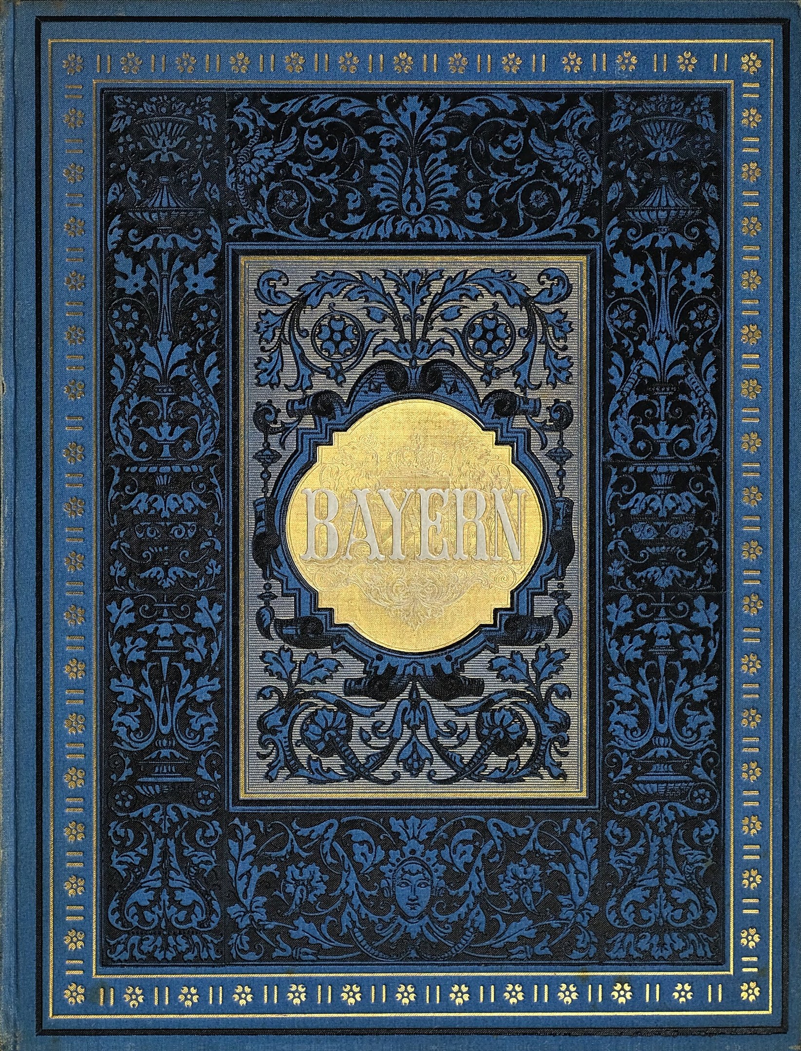 Ein blau-goldenes Buch mit dem Wort "Bayern" auf dem Cover, das mit detaillierten dekorativen Designs versehen ist.
