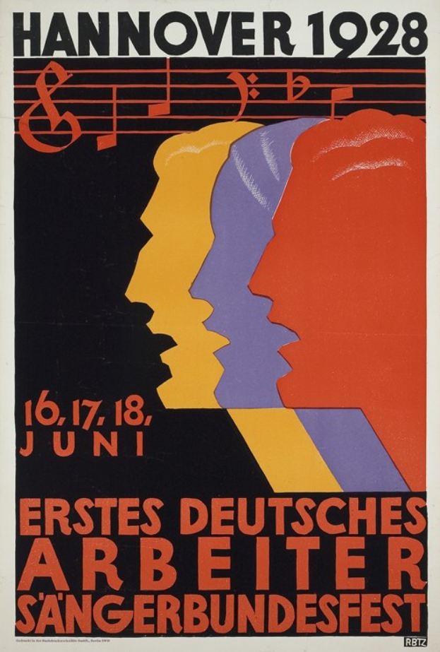Plakat für das Hannover 1928 Erstes Deutsches Arbeiter Sangerbundesfest, das drei zentrale Figuren und Text über das Ereignis zeigt.